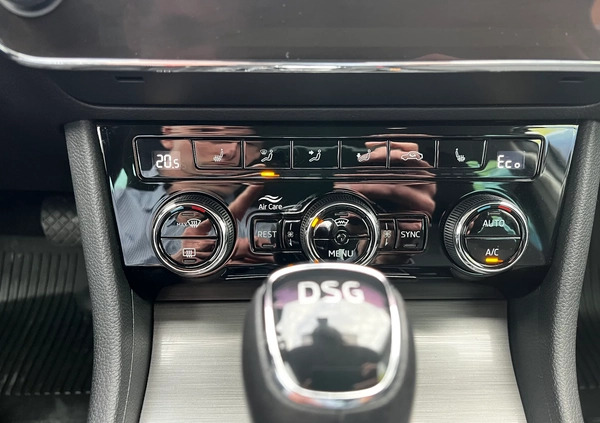 Skoda Superb cena 128900 przebieg: 60000, rok produkcji 2021 z Dynów małe 781